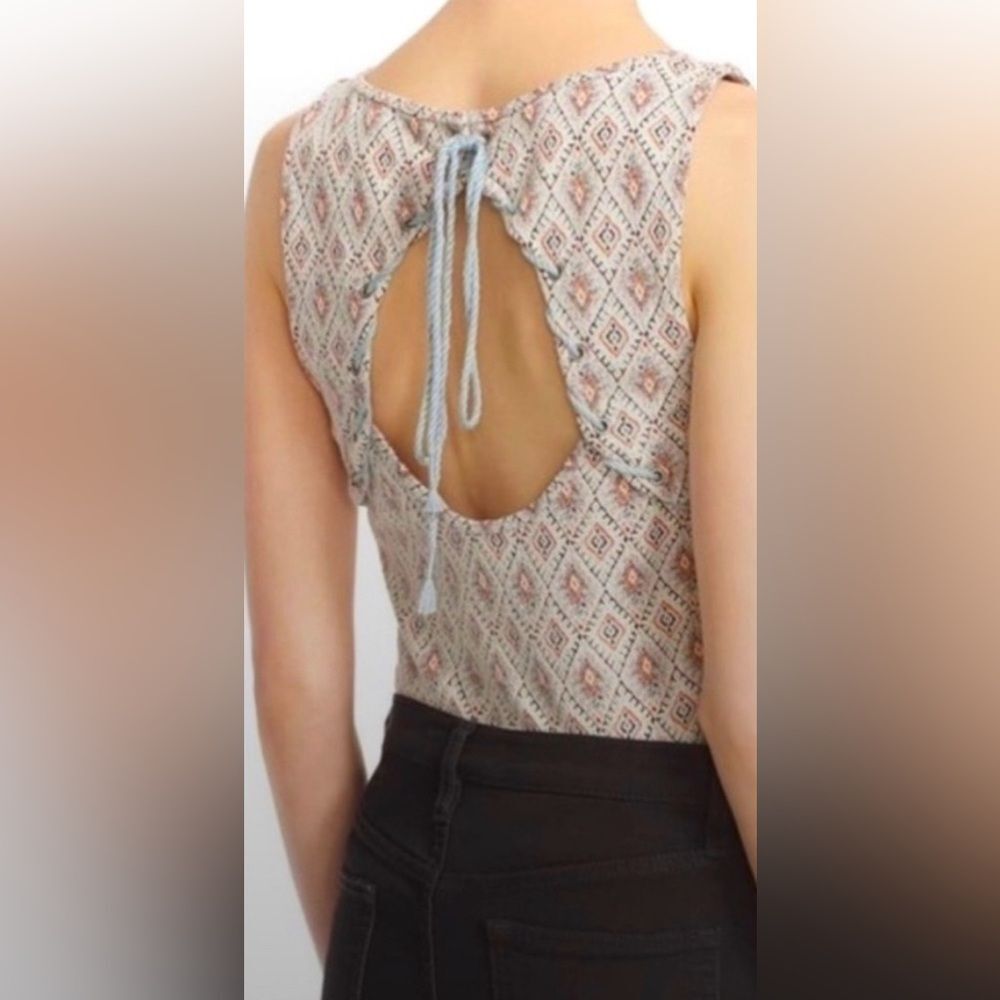 Free People lace up keyhole back Top size Small EUC